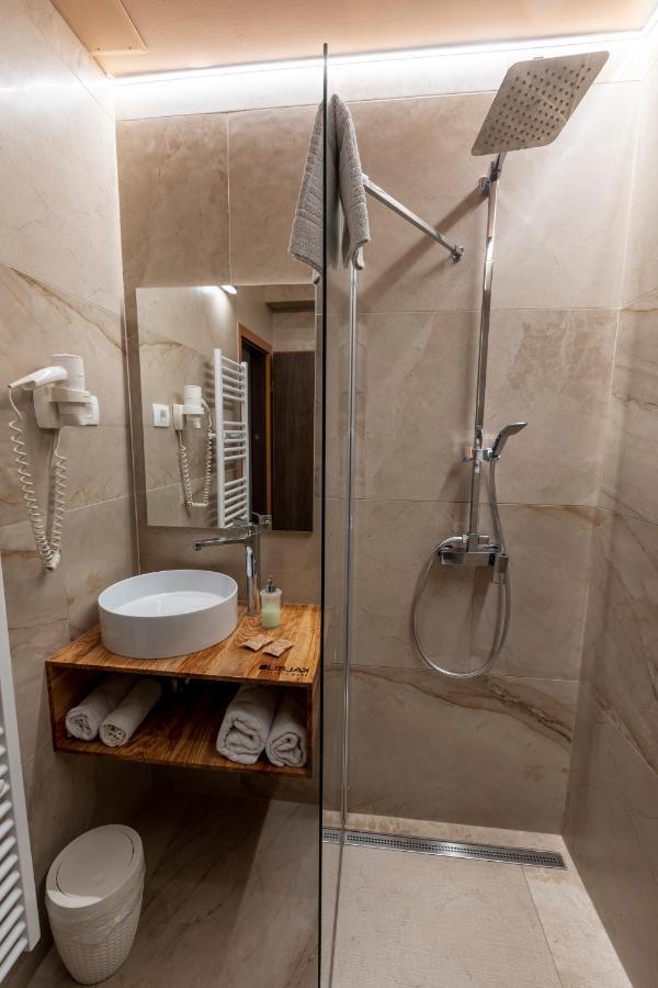 Angelo Hotel Koper Bagian luar foto